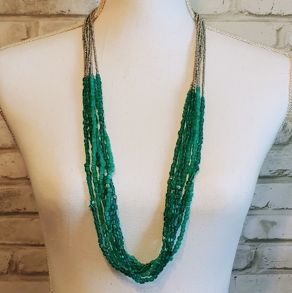 Beaded green long strain necklace